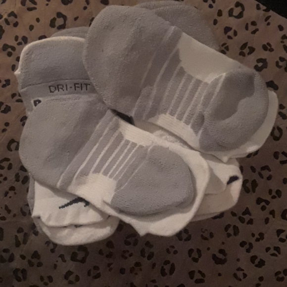 SOLD OUT🖤NIKE FANS🖤 BUNDLE SOCKS - Picture 3 of 5